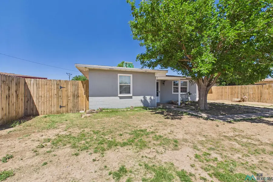 64 E Street, Roswell, NM 88203 - #2