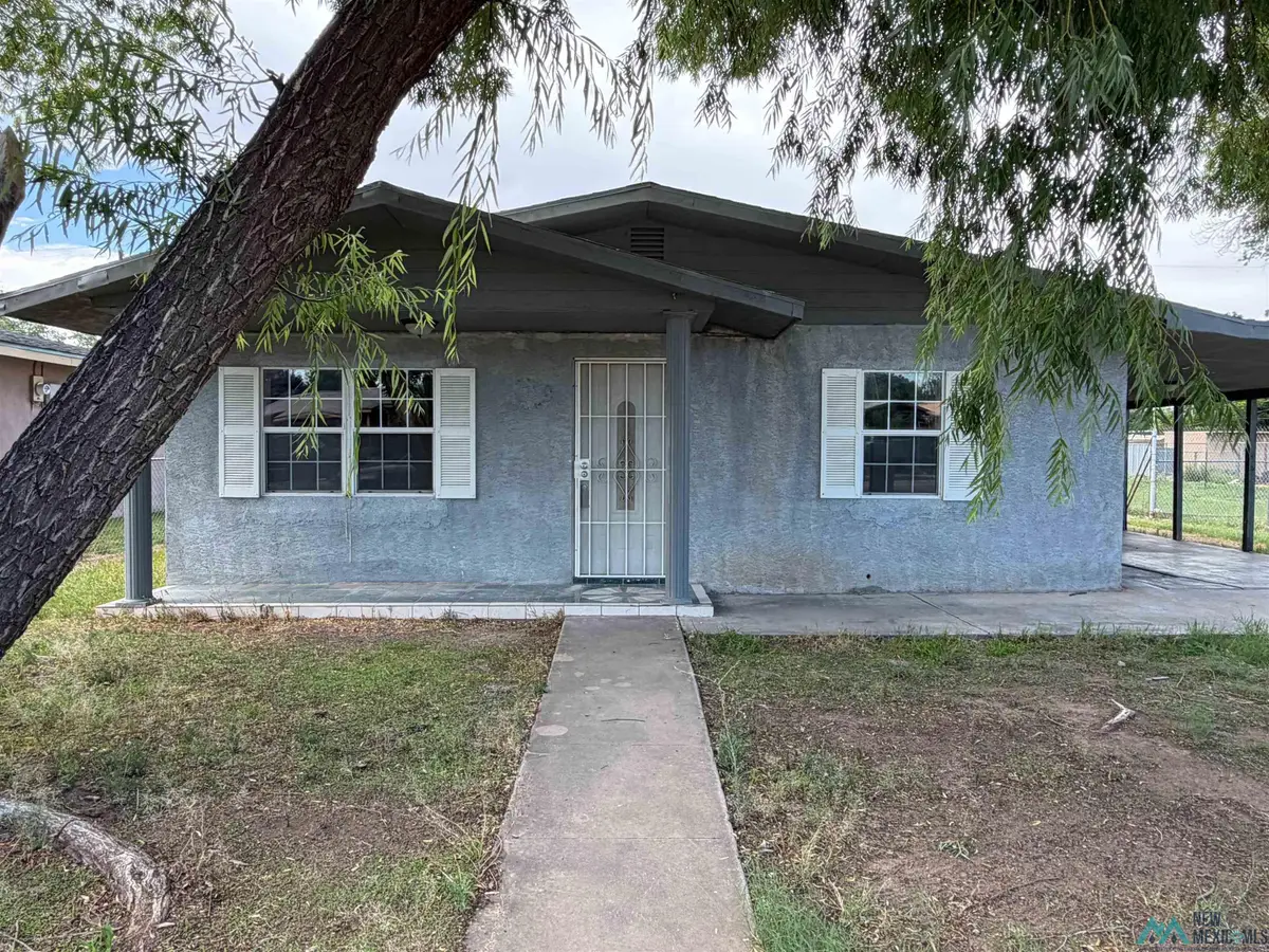 633 E Apple Street, Roswell, NM 88201 - #1