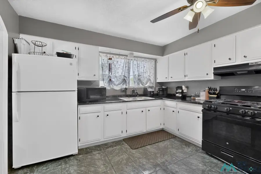 2423 Calle Bonita, Las Vegas, NM 87701 - #3