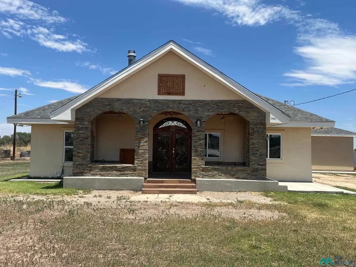 1921 W Mcgaffey St, Roswell, NM 88203 - #1