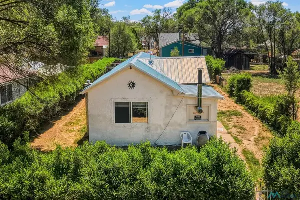 811 N 4th St, Raton, NM 87740