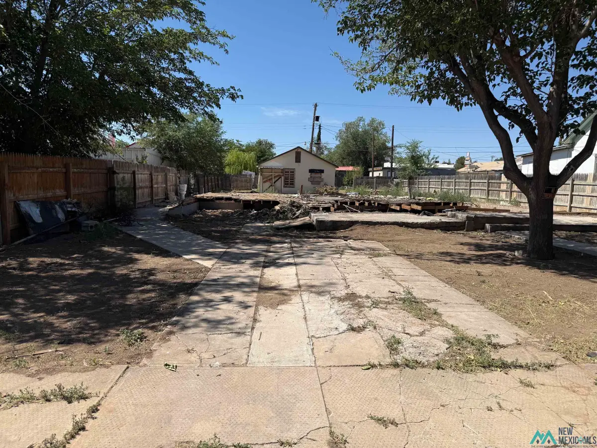 315 W Dallas Ave, Artesia, NM 88210 - #1