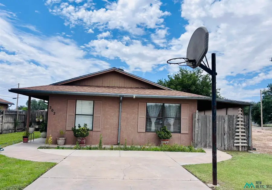 302 Butler St, Dexter, NM 88230 - #2