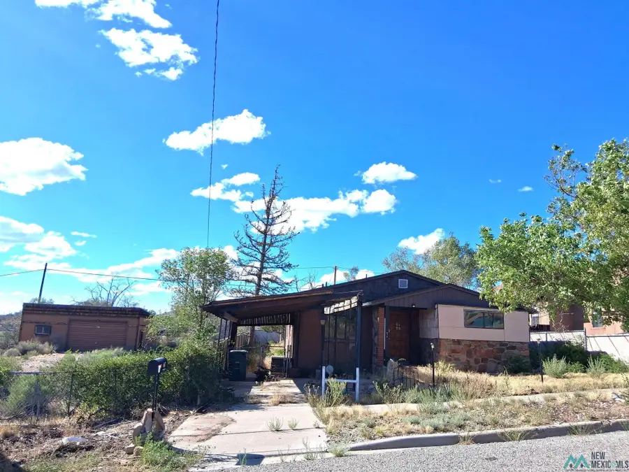 607 E Hill Ave, Gallup, NM 87301 - #2