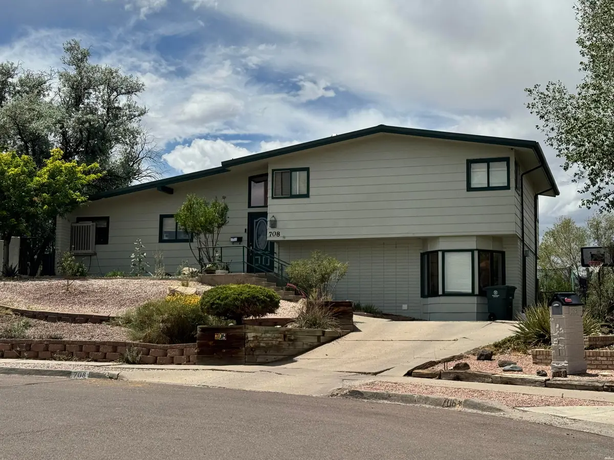 708 Julie Ct, Gallup, NM 87301 - #1