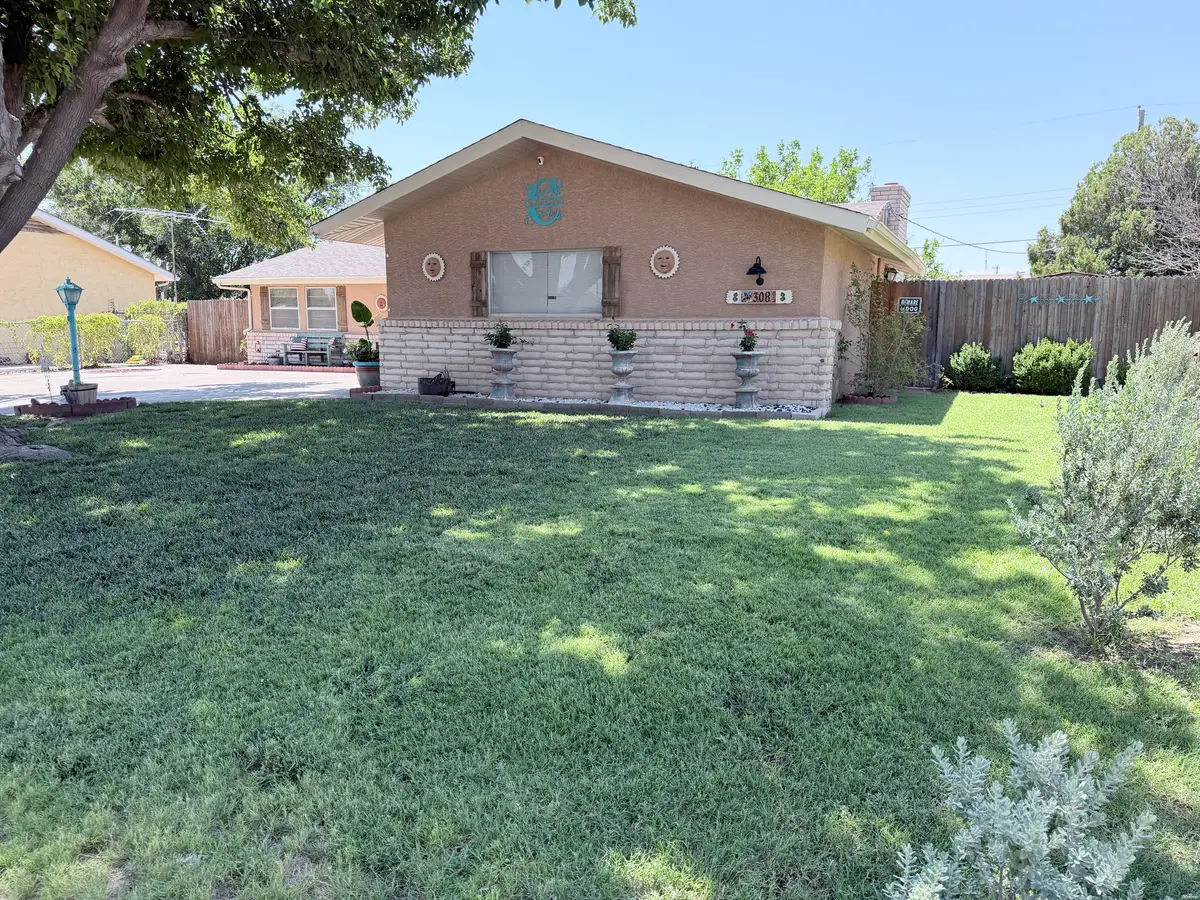 308 Twin Diamond Rd, Roswell, NM 88201 - #1