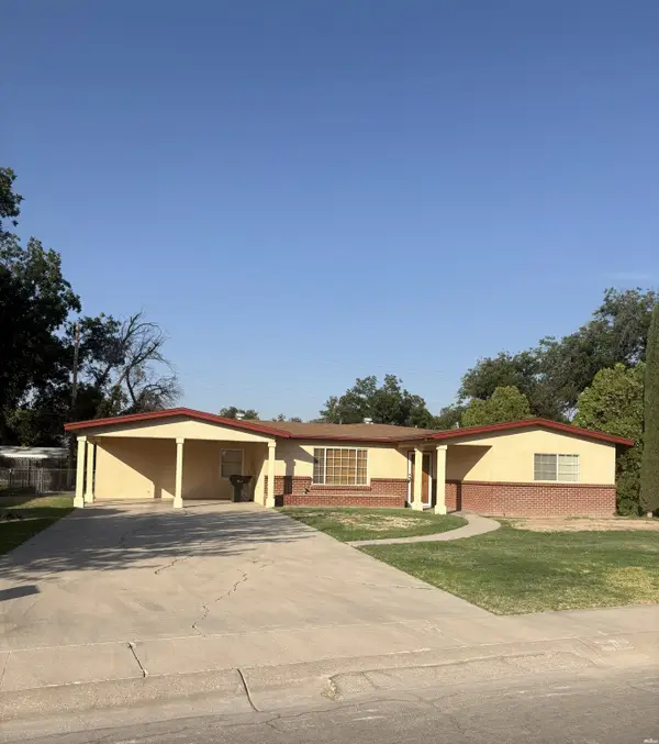 1303 N Country Club Cir, Carlsbad, NM 88220