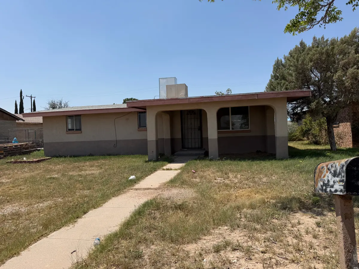 2811 Carver, Carlsbad, NM 88220 - #1