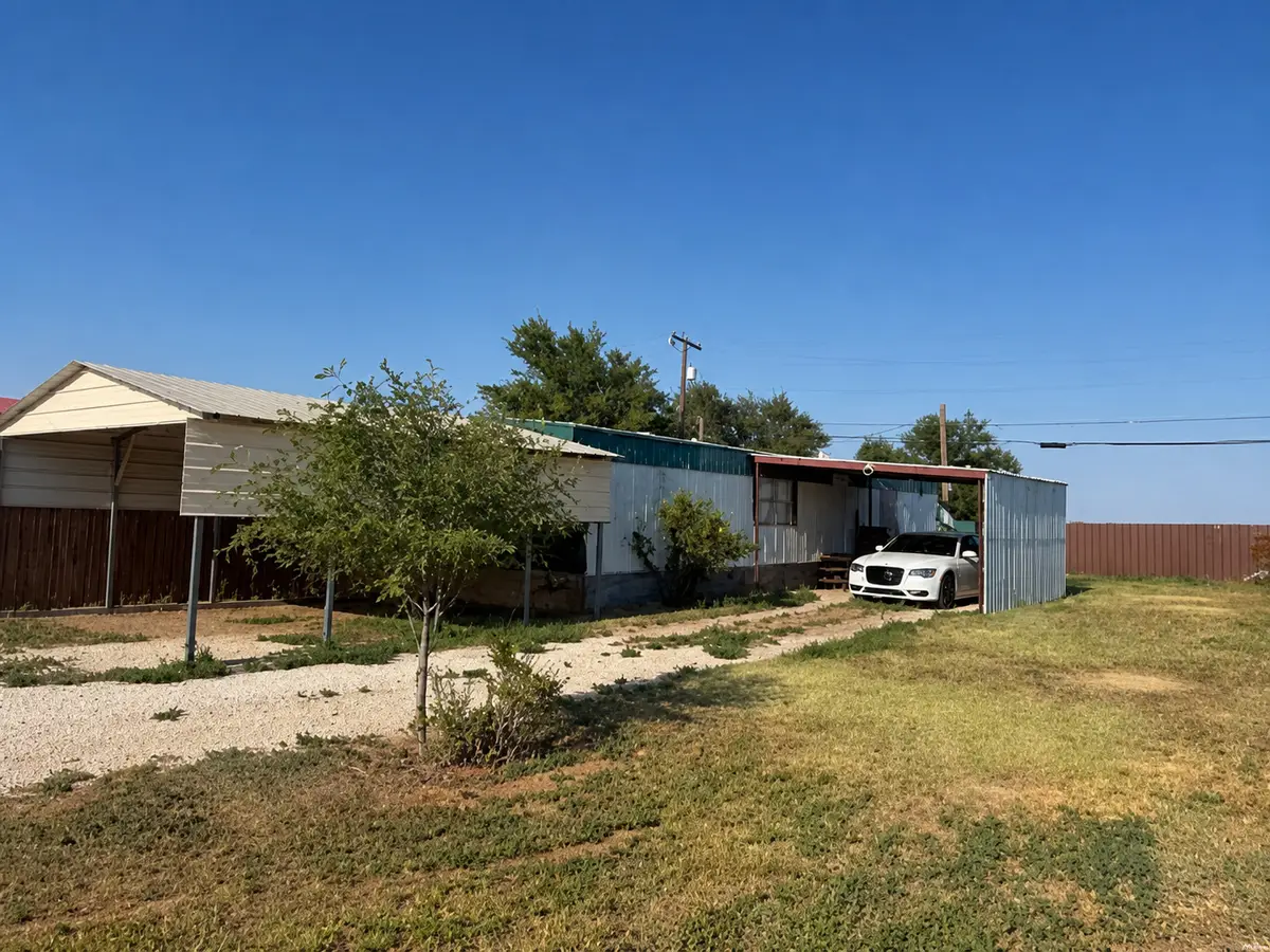 205 Weatherford St, Clovis, NM 88101 - #1