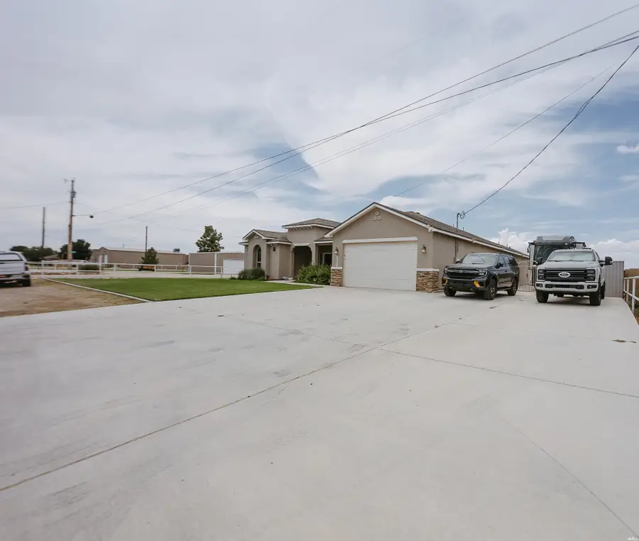 4005 Cowboys Country Rd, Carlsbad, NM 88220 - #2