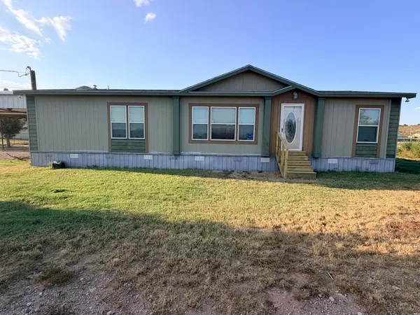 4204 Harmon Ln, Carlsbad, NM 88220