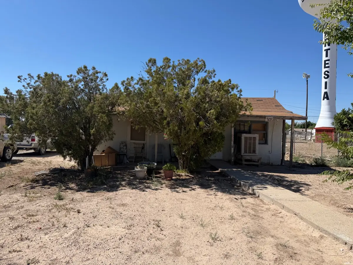 715 W Cleveland Ave, Artesia, NM 88210 - #1