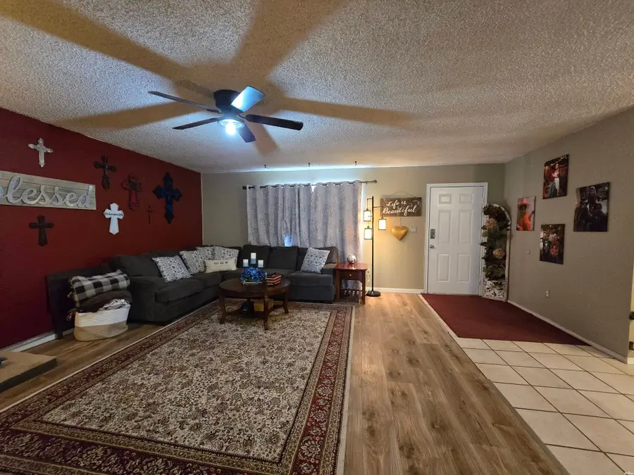 2422 Avenue B, Carlsbad, NM 88220 - #2