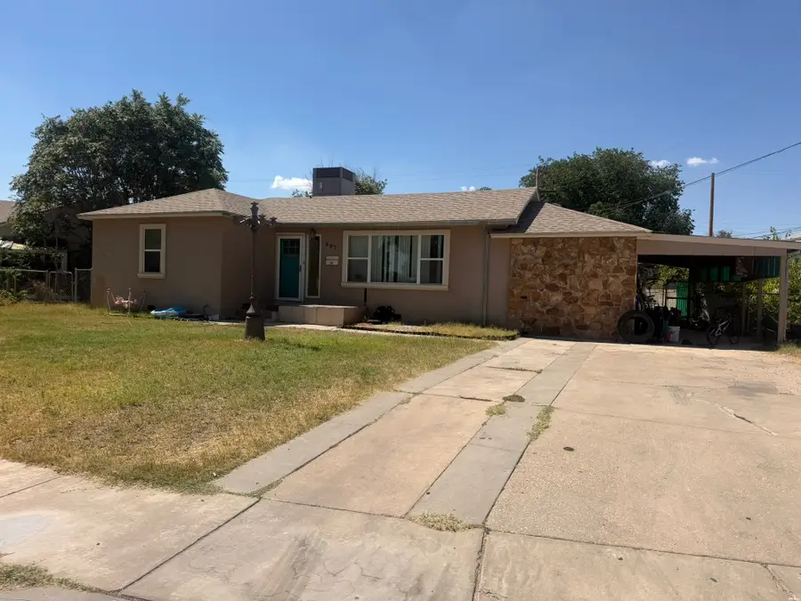 807 N Edwards, Carlsbad, NM 88220 - #2