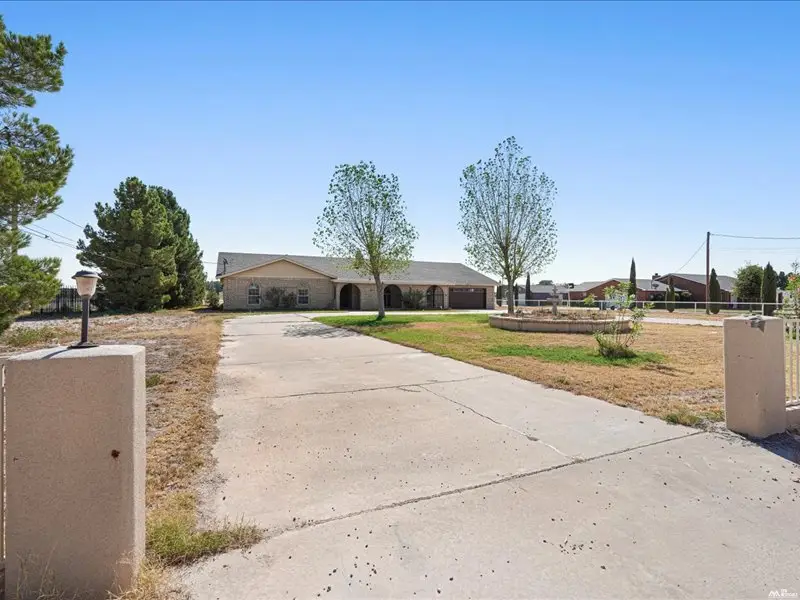 5002 Los Nogales Drive, Carlsbad, NM 88220 - #2