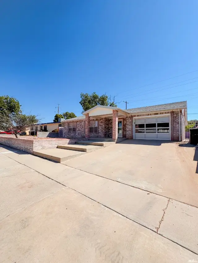 318 Nelson, Carlsbad, NM 88220 - #2