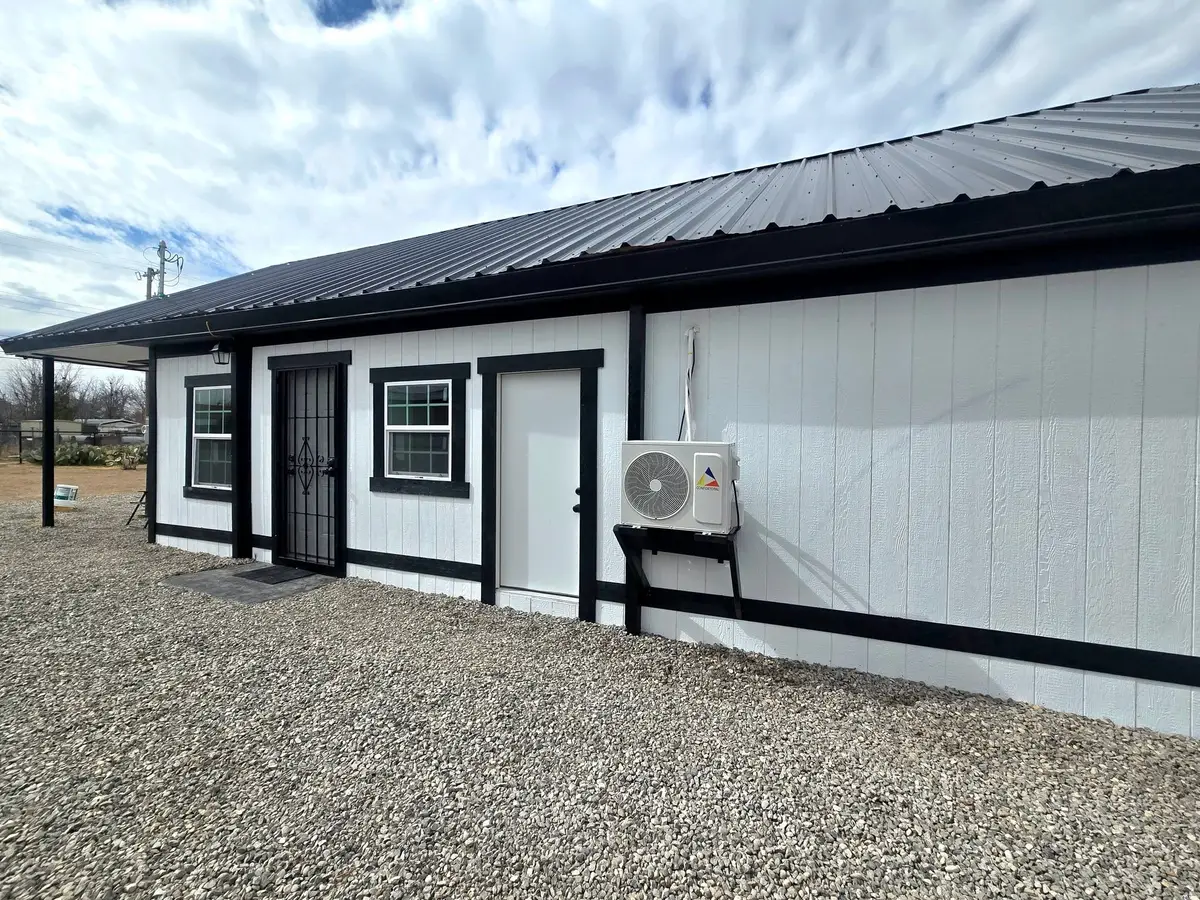 604 W Washington St, Hagerman, NM 88232 - #1