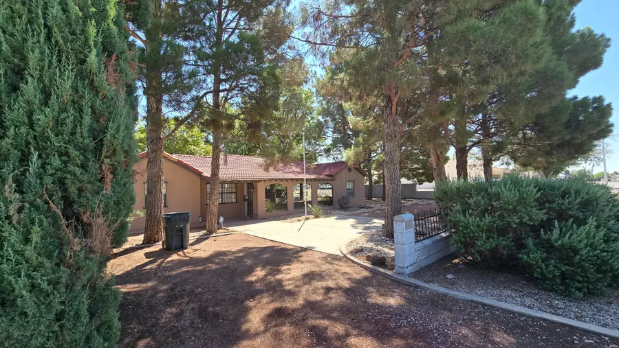 1106 N Canal St, Carlsbad, NM 88220 - #3