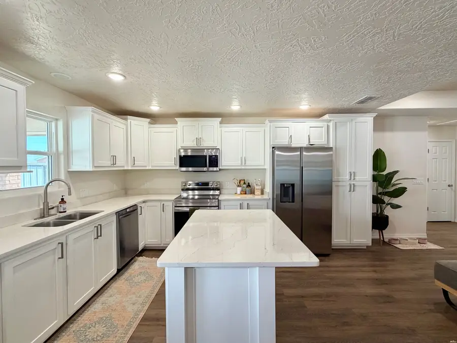 3800 Lockhaven, Clovis, NM 88101 - #3