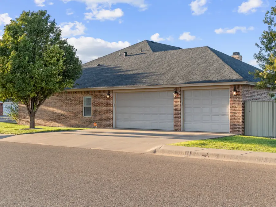 3801 Woodlark, Clovis, NM 88101 - #3