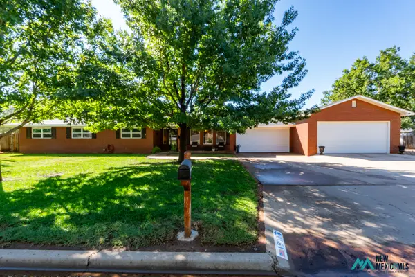 1909 Vivian, Clovis, NM 88101
