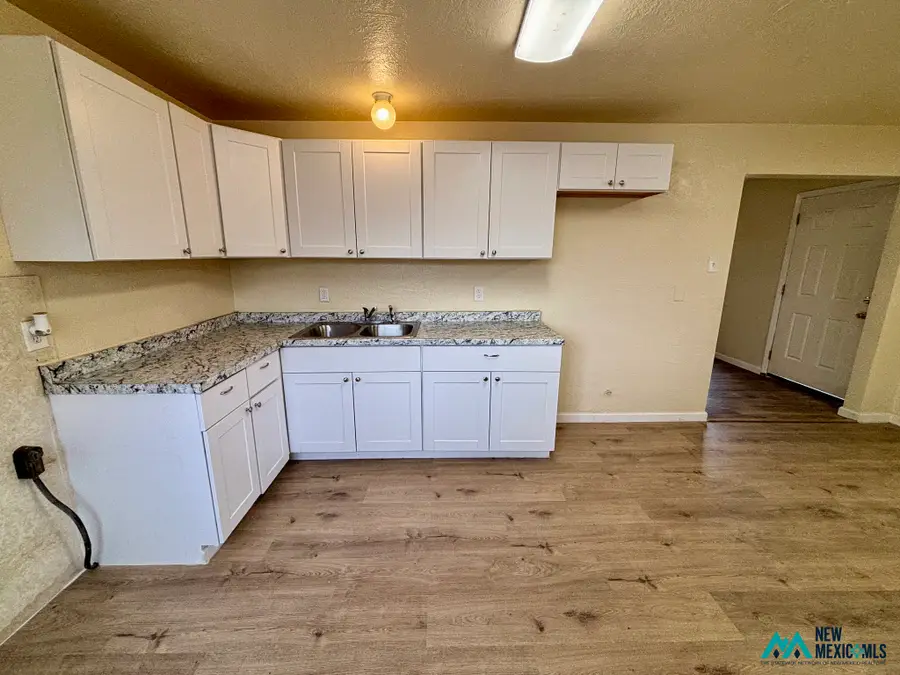 304 S Sycamore Ave, Roswell, NM 88203 - #3