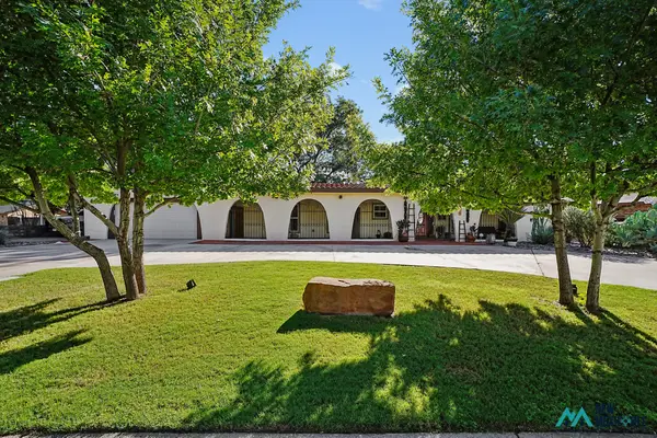 1414 Glasier Dr, Carlsbad, NM 88220