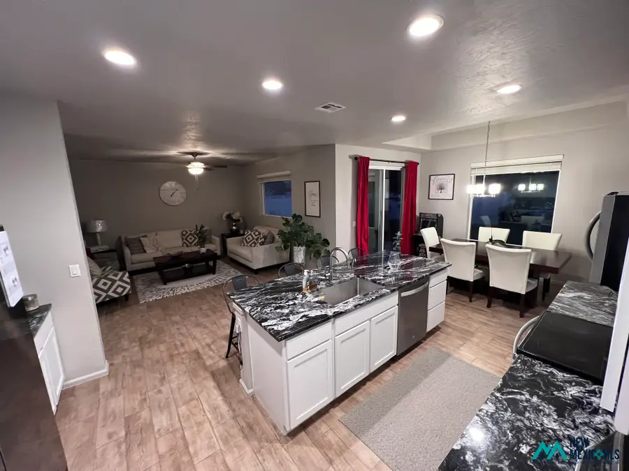2513 W Briscoe Ave, Artesia, NM 88210 - #2