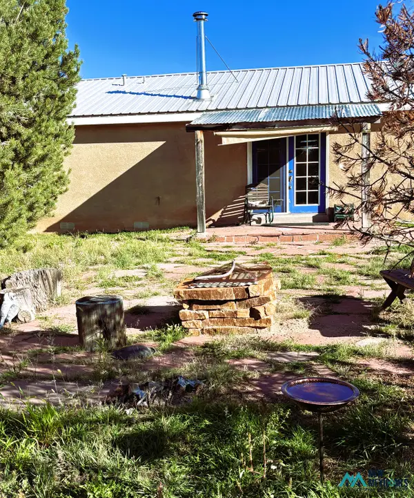 20 Calle De Golondrinas, Tres Piedras, NM 87577