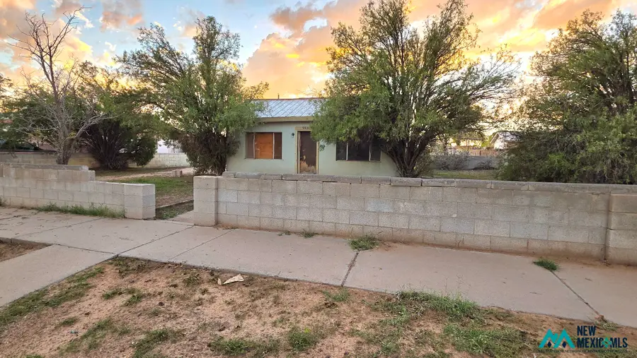 906 S 9th St, Deming, NM 88030 - #2