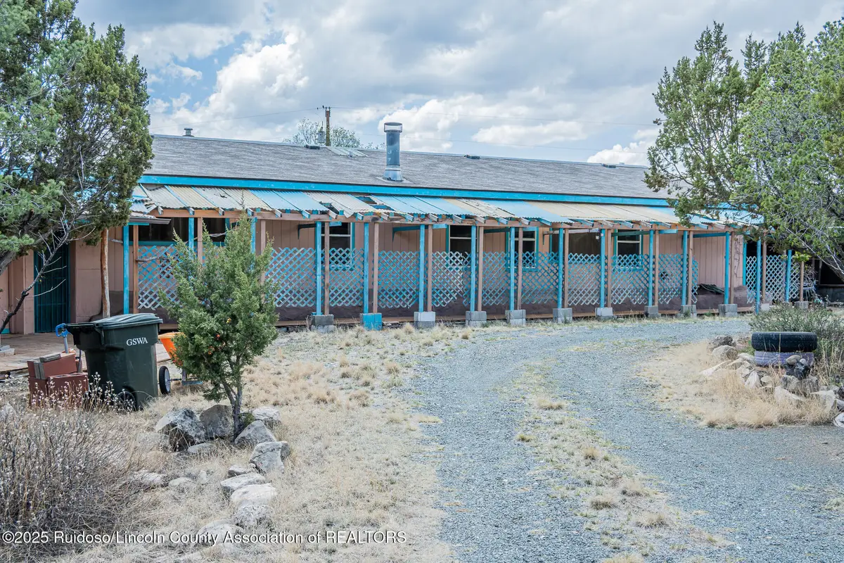 109 W Grand View Road, Capitan, NM 88316 - Image #1
