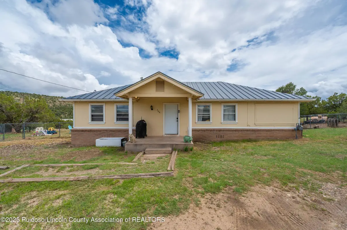104 North View Drive, Capitan, NM 88316 - Image #1