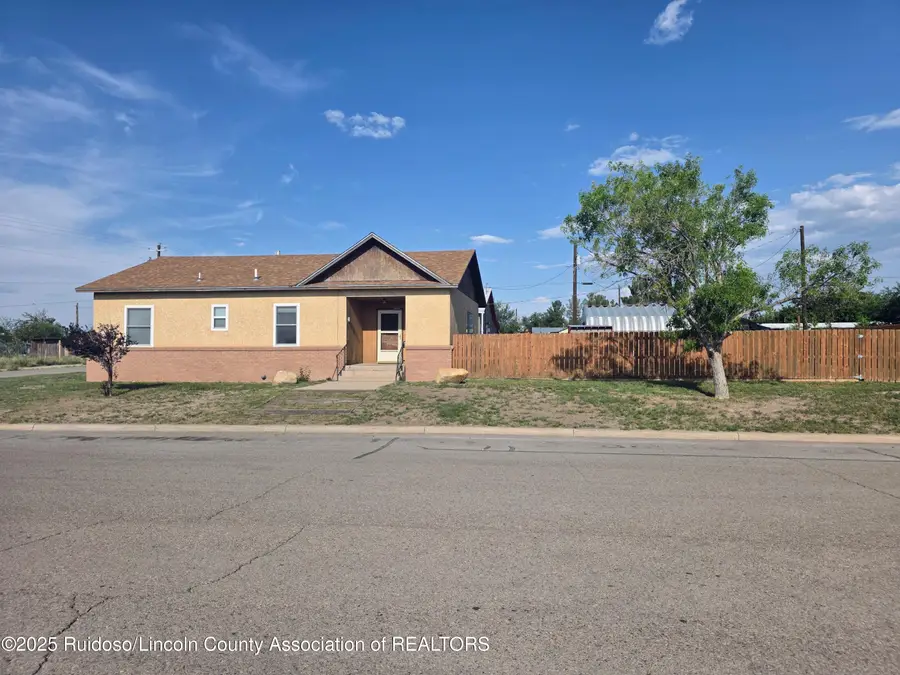 601 East Avenue, Carrizozo, NM 88301 - Image #2