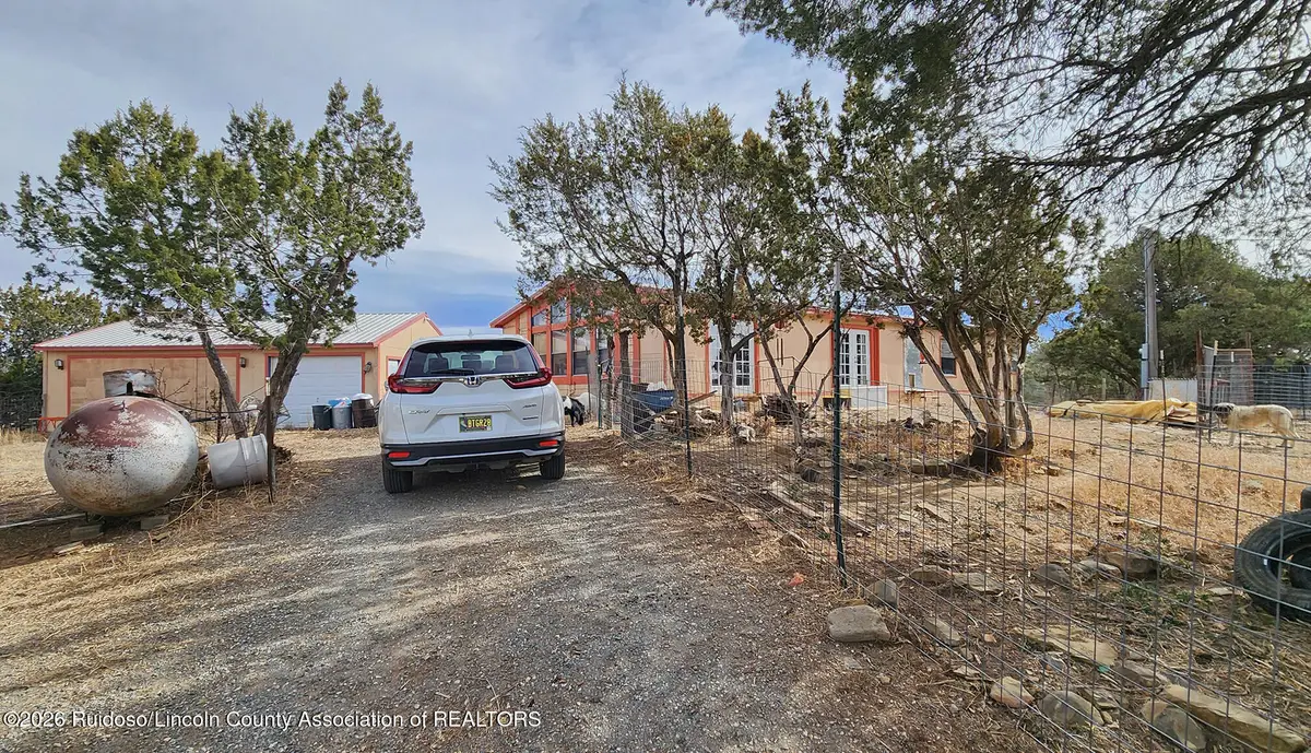 252 Bancroft Road, Capitan, NM 88316 - Image #1