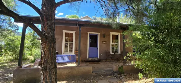 11 Main St, Pinos Altos, NM 88053