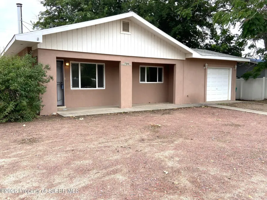 709 W Apache, Farmington, NM 87401 - #2