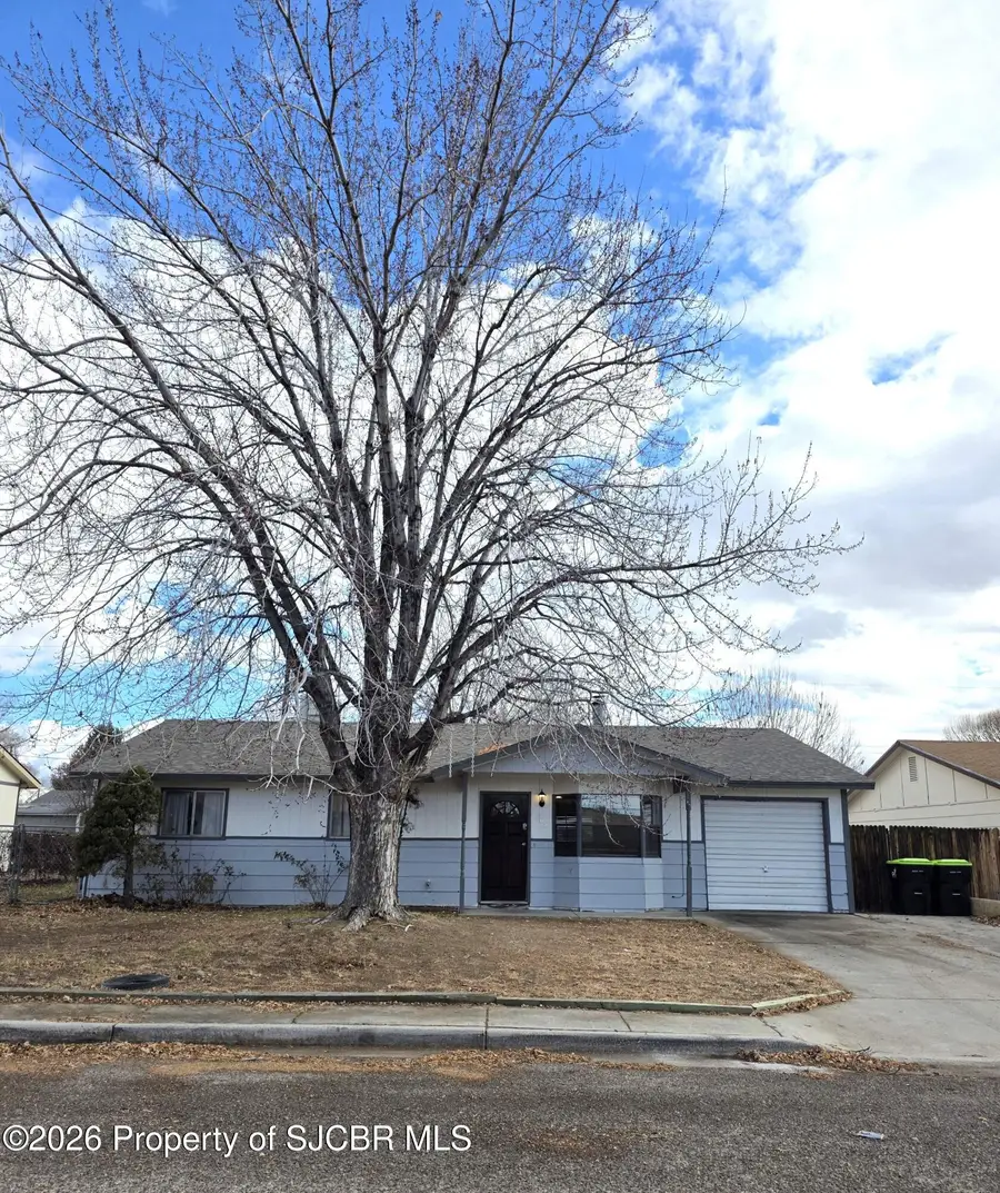 302 N Willow Street, Bloomfield, NM 87413 - Image #2