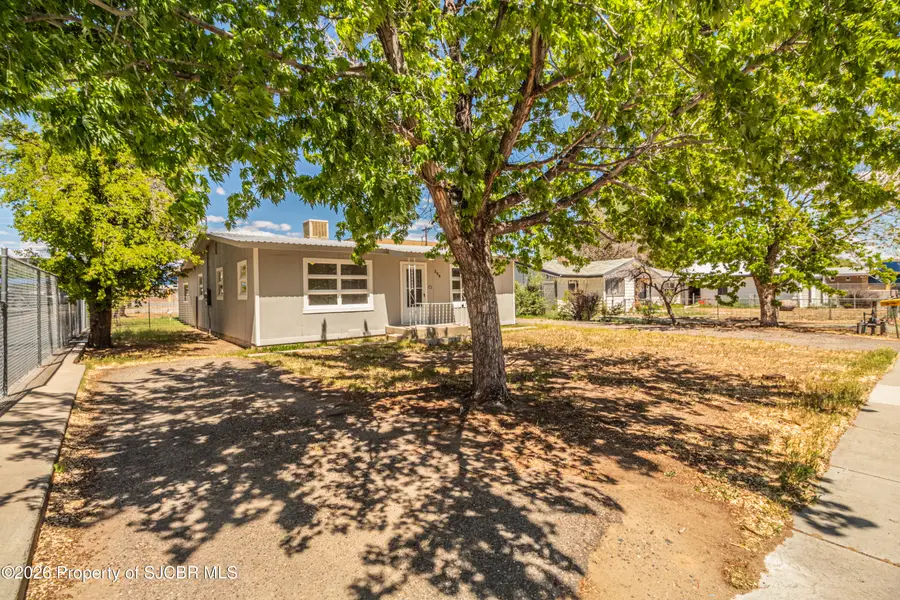 208 E Pine Avenue, Bloomfield, NM 87413 - #2