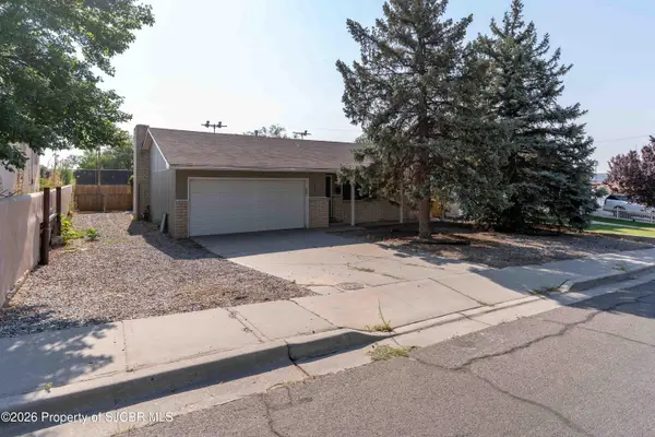 1402 N Carlton, Farmington, NM 87401