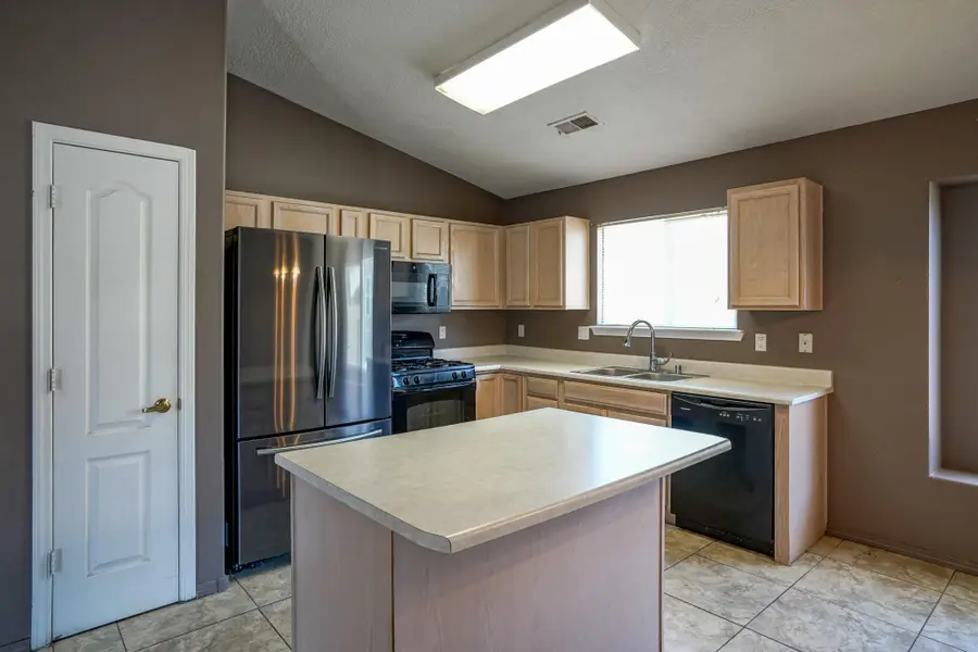 7701 Kentwood Avenue Nw, Albuquerque, NM 87114 - #3
