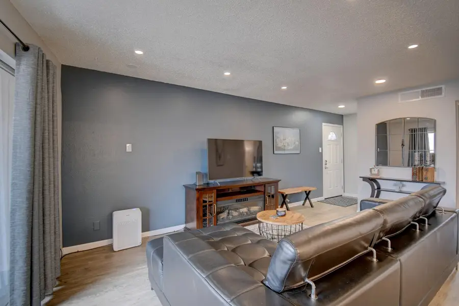 4713 Country Club Lane Nw #D-4, Albuquerque, NM 87114 - Image #2