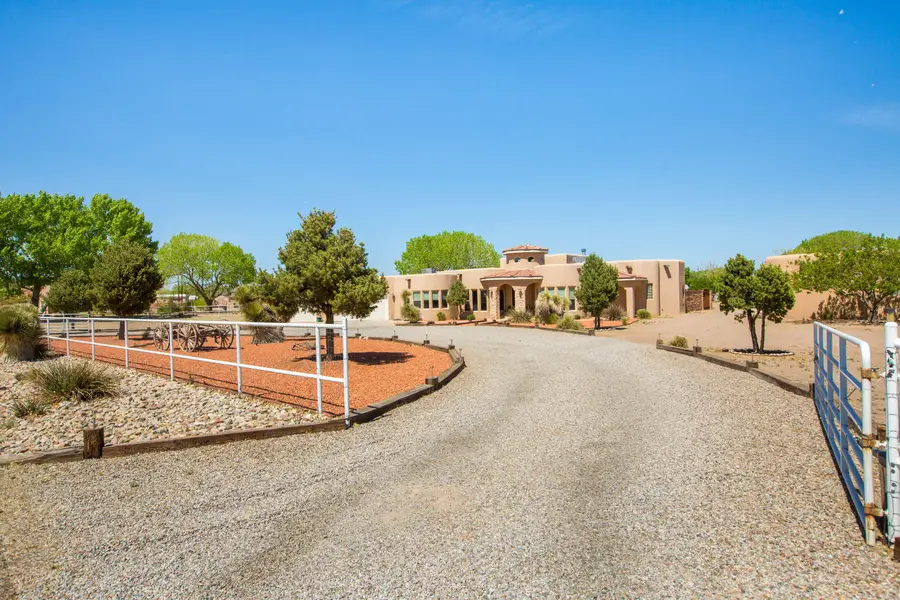 6908 Roble Blanco Drive Sw, Albuquerque, NM 87105 - Image #2