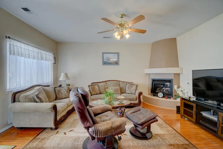 251 Hendren Lane Ne, Albuquerque, NM 87123 - Image #2
