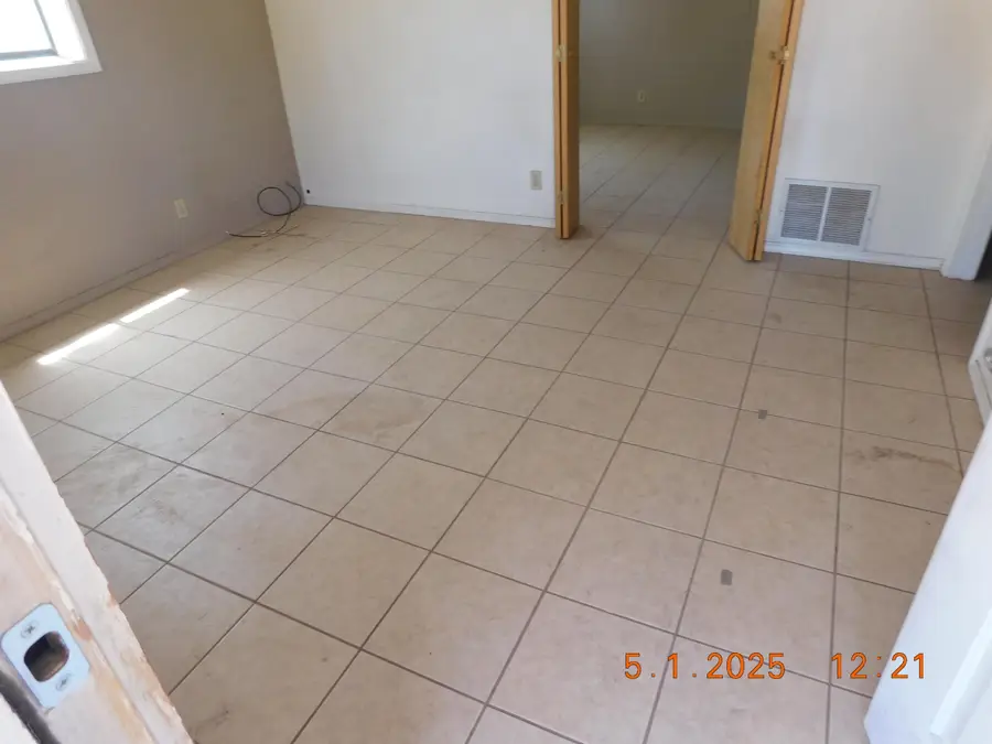 102 S Nogal Avenue, Capitan, NM 88316 - Image #2