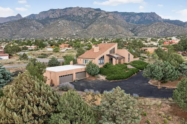 450 Live Oak Lane Ne, Albuquerque, NM 87122