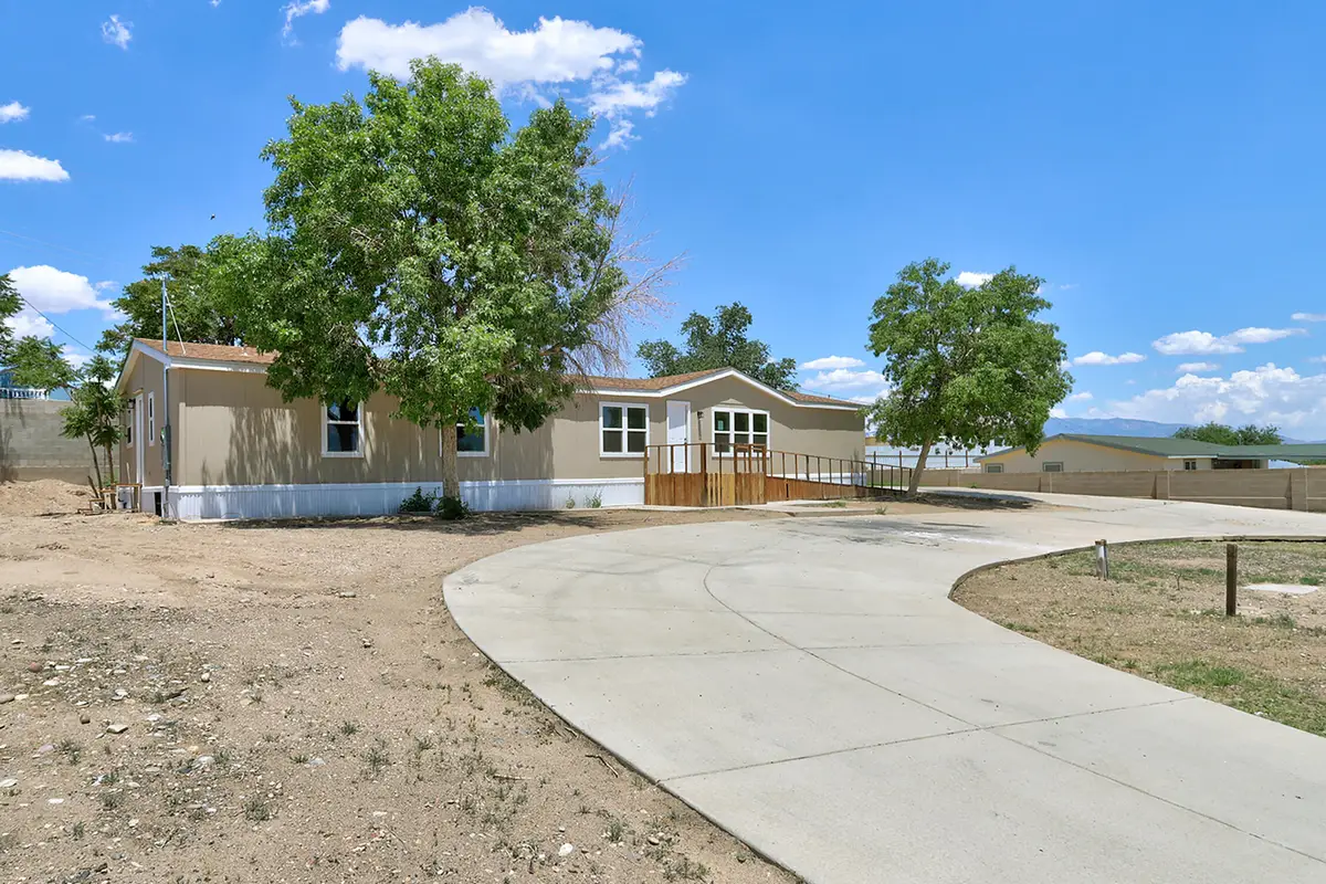 2823 Eduardo Road Sw, Albuquerque, NM 87121 - Image #1
