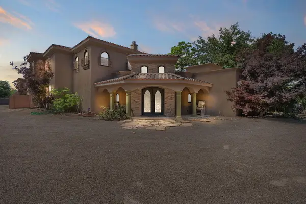 746 Chamisal Road Nw, Los Ranchos, NM 87107