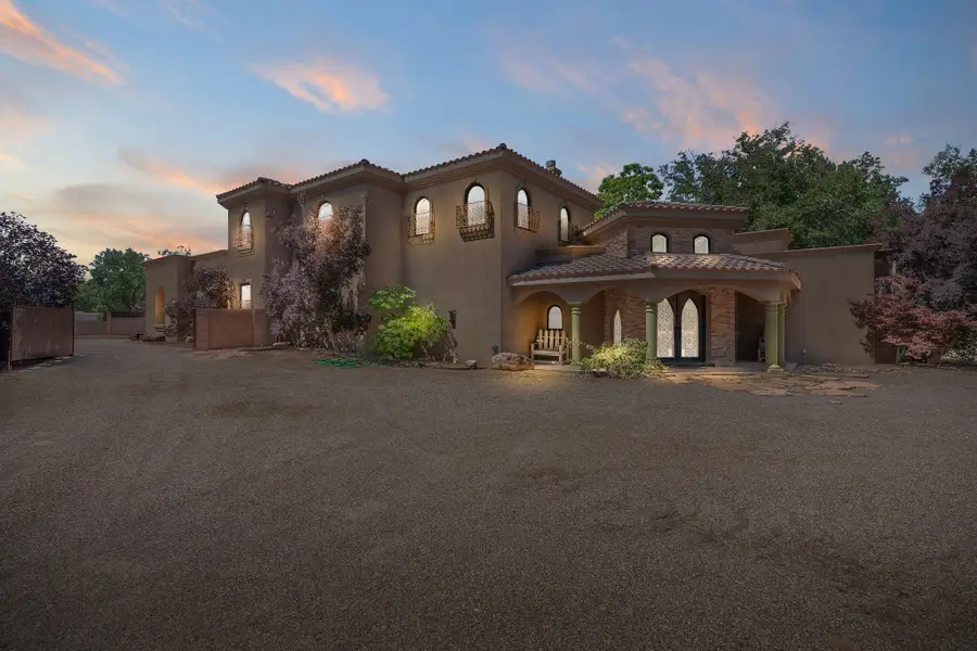 746 Chamisal Road Nw, Los Ranchos De Albuquerque, NM 87107 - Image #2