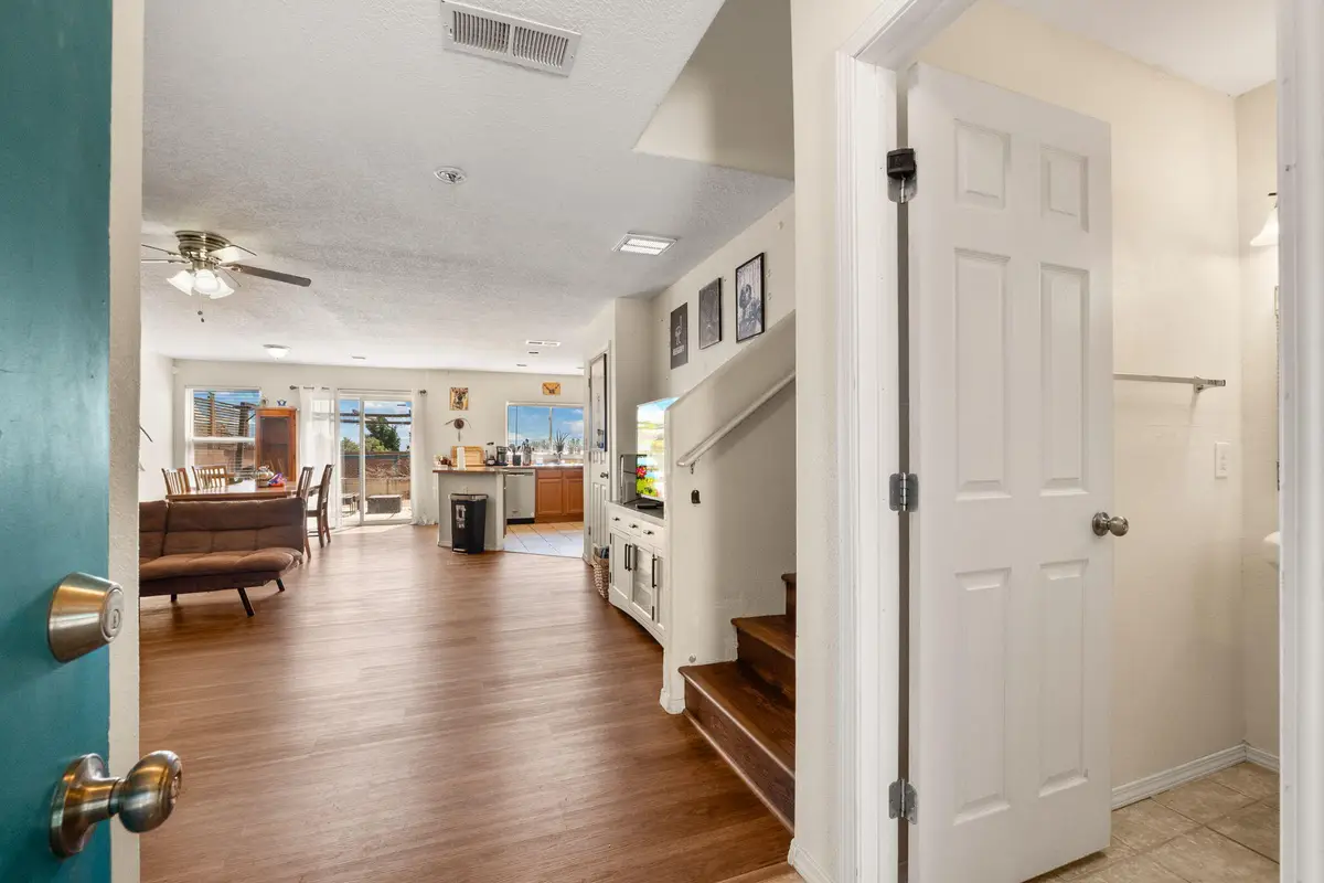 3038 Morrissey Street Sw, Albuquerque, NM 87121 - Image #1