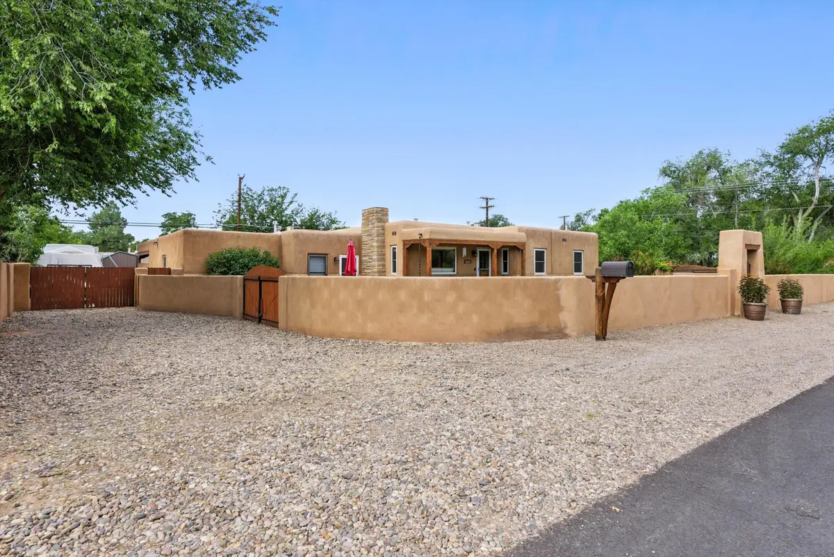 828 Charles Place Nw, Los Ranchos De Albuquerque, NM 87107 - #1